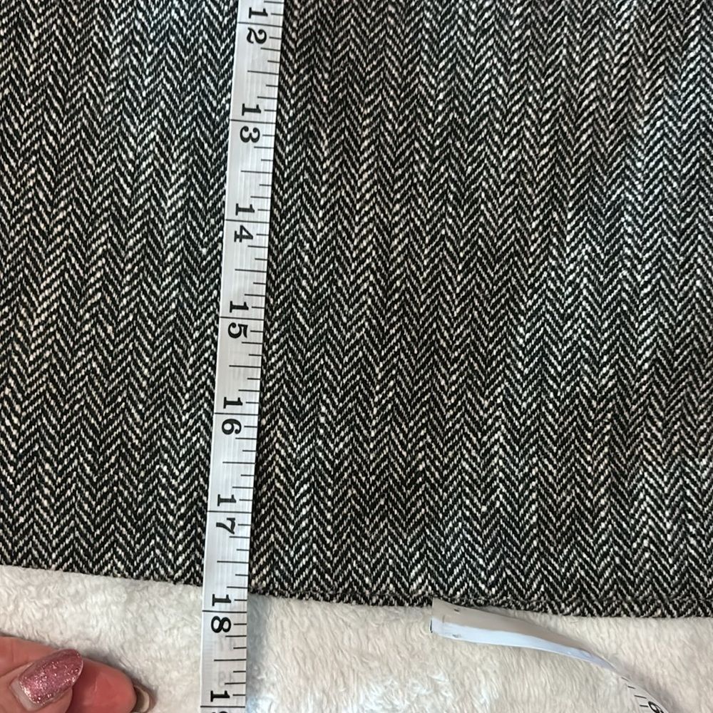 Bebe black and white herringbone pencil skirt with leather waistband. Sz 4 - Picture 6 of 8